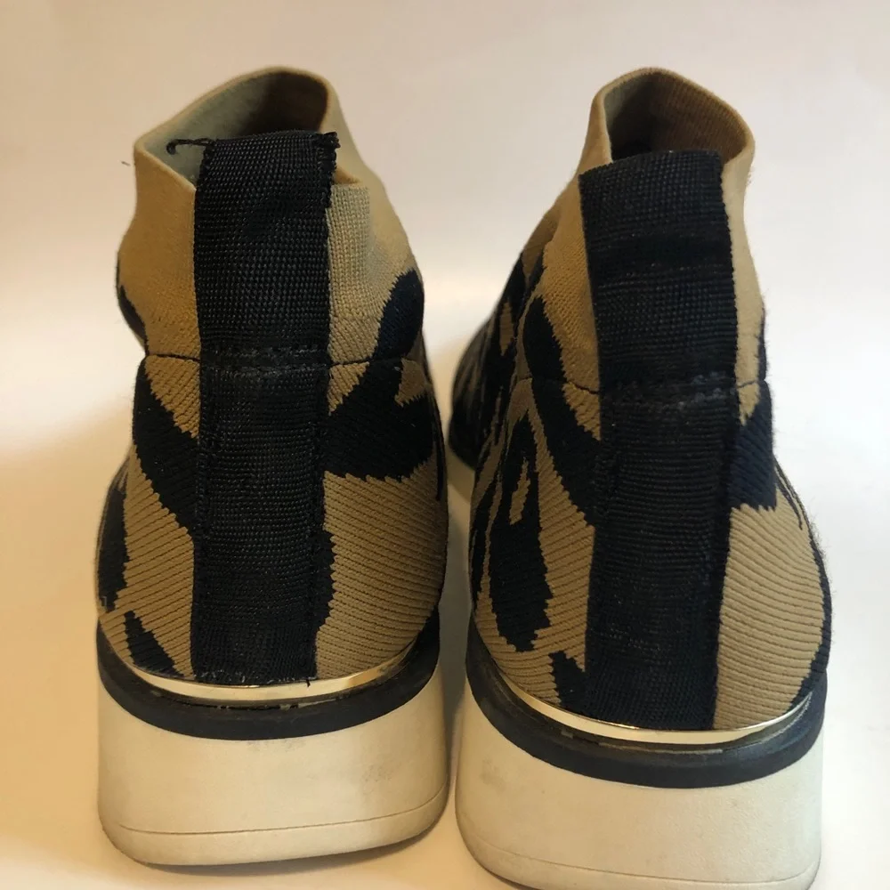 Sz 9 Louise et Cie Leopard Print Lo Breyson Sock Sneaker